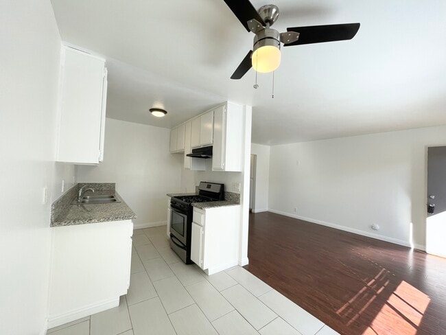 Building Photo - 1631 W 224th St