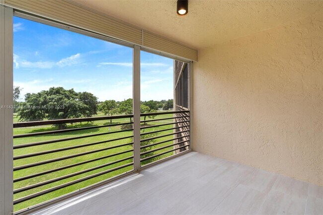 Foto del edificio - 7300 Radice Ct
