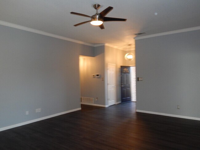 Building Photo - 106 Cedar Ridge Dr