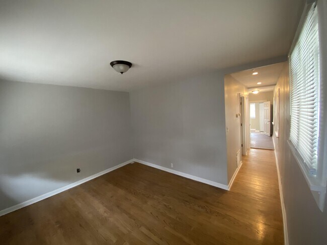 Building Photo - 1522 Prather Ave