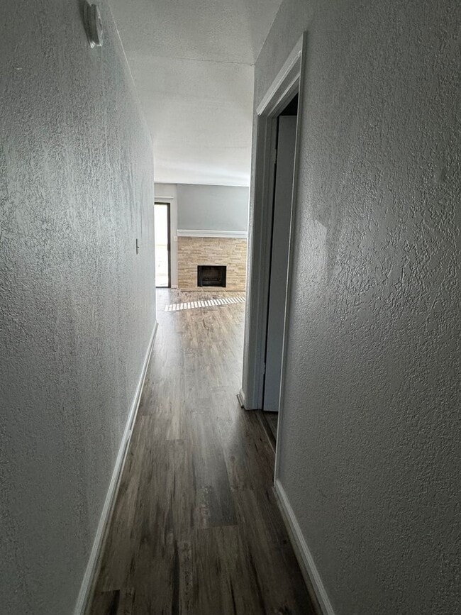 Building Photo - Remodeled 2-Bed, 2-Bath Condovwalking distance to Downtown Auburn! Super clean!