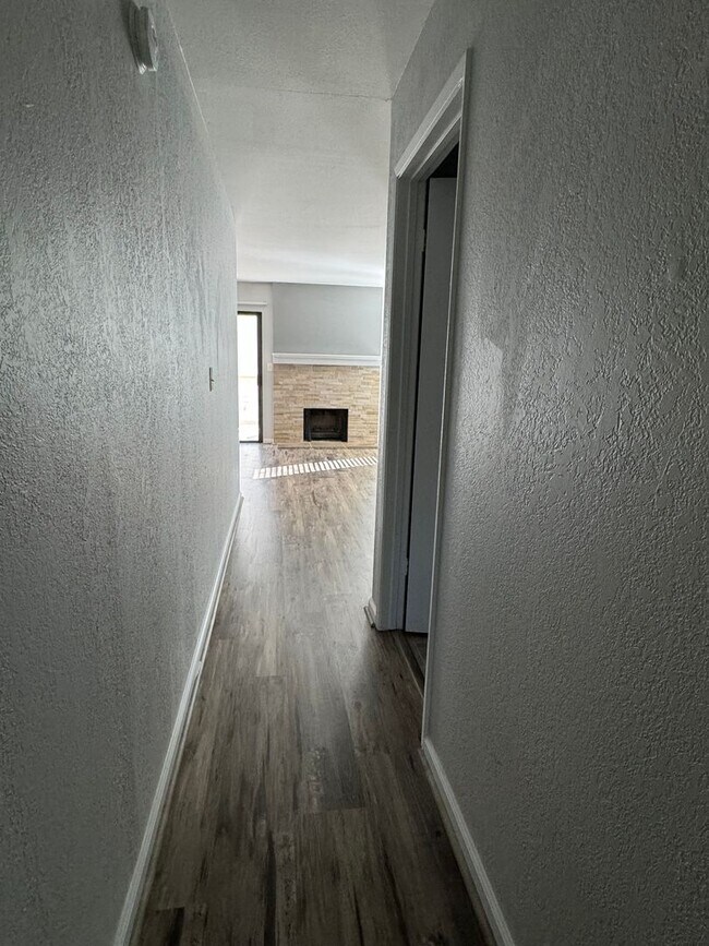 Foto del edificio - Remodeled 2-Bed, 2-Bath Condovwalking distance to Downtown Auburn! Super clean!