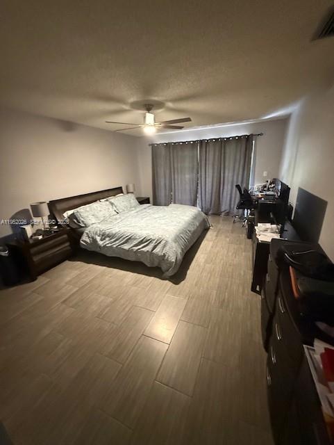 Foto del edificio - 330 Lakeside Ct