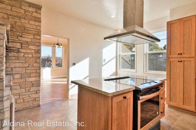 Building Photo - 5 br, 3 bath House - 905 Freedom Blvd.