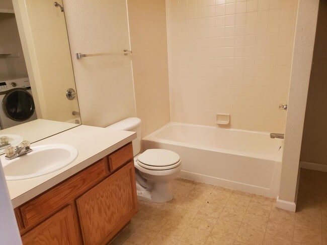 Foto del edificio - 5225 White Willow Dr