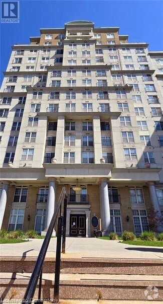 Building Photo - 135 James St S