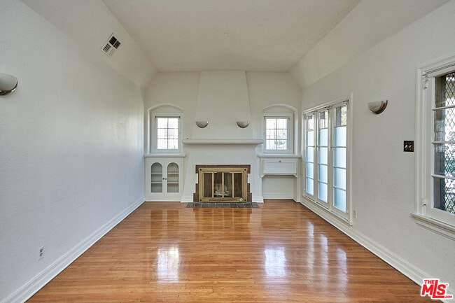 Foto del edificio - 1253 Keniston Ave
