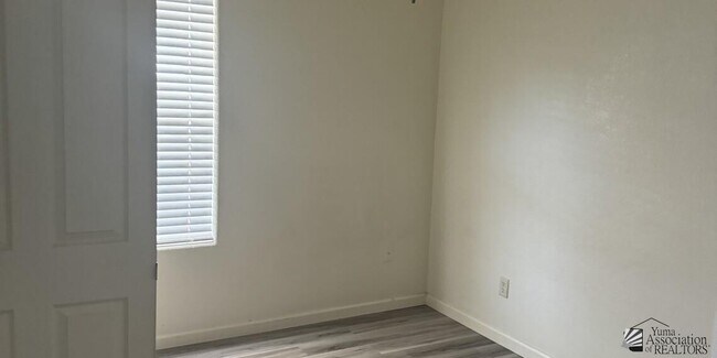 Building Photo - 803 W Sunflower St