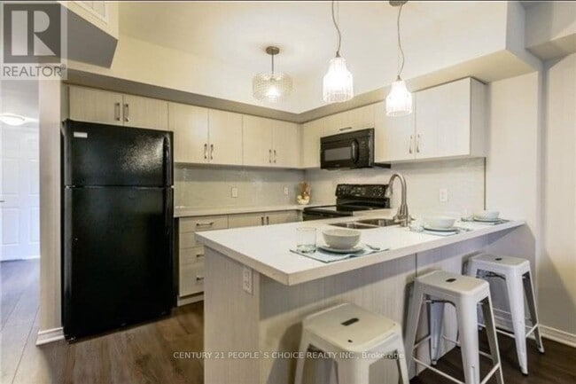 Building Photo - 2441 Greenwich Dr