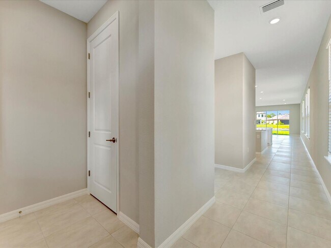 Foto del edificio - Stunning 3 Bed/ 2.5 bath + Den - New Build...