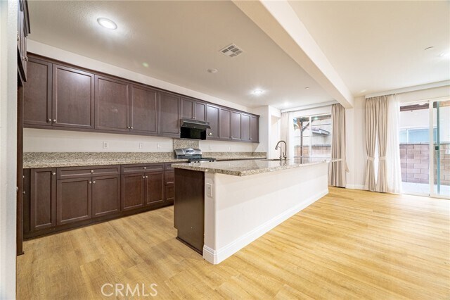 Foto del edificio - 3152 E Olympic Dr