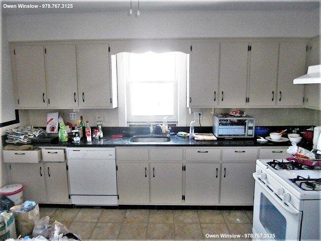 Building Photo - 11 Larose Pl