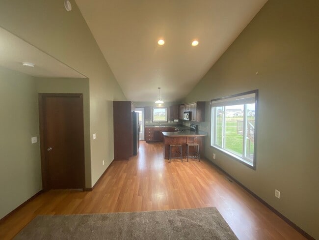 Building Photo - 3 Bedroom, 2 Bathroom Home in West Fargo -...