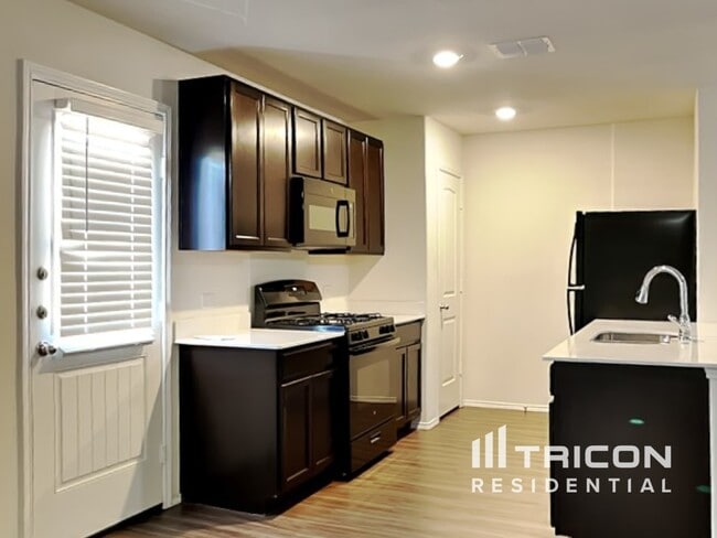 Foto del edificio - 5632 McClelland St