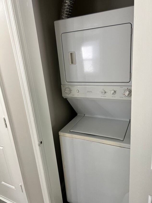 Photo - 1613 Olive St NE