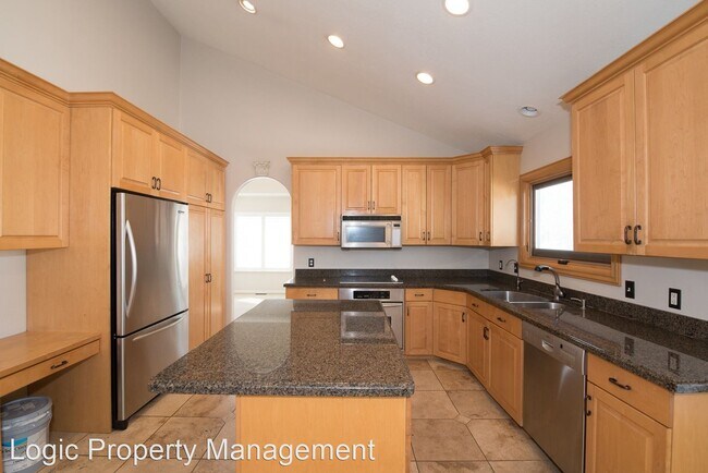 Foto del edificio - 5 br, 3.5 bath House - 1169 E. Big Pine Dr.