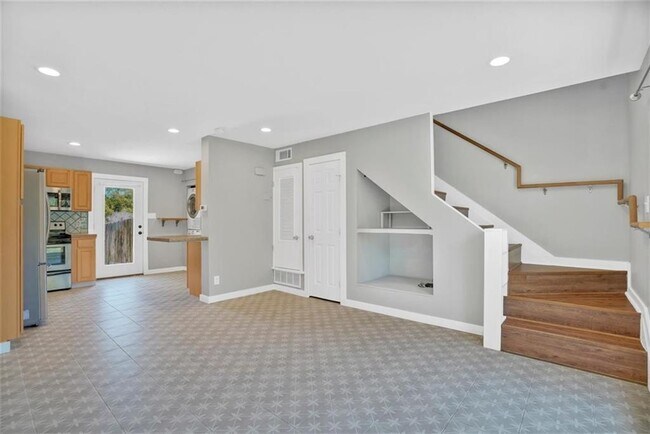 Building Photo - 2000 Lightsey Rd
