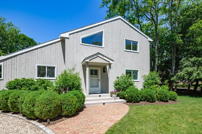 Building Photo - 331 Meadows W