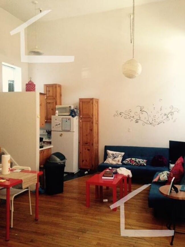 Building Photo - No Brokers Fee, Large Unit, Heat, Hot Water Included, Laundry on a Site