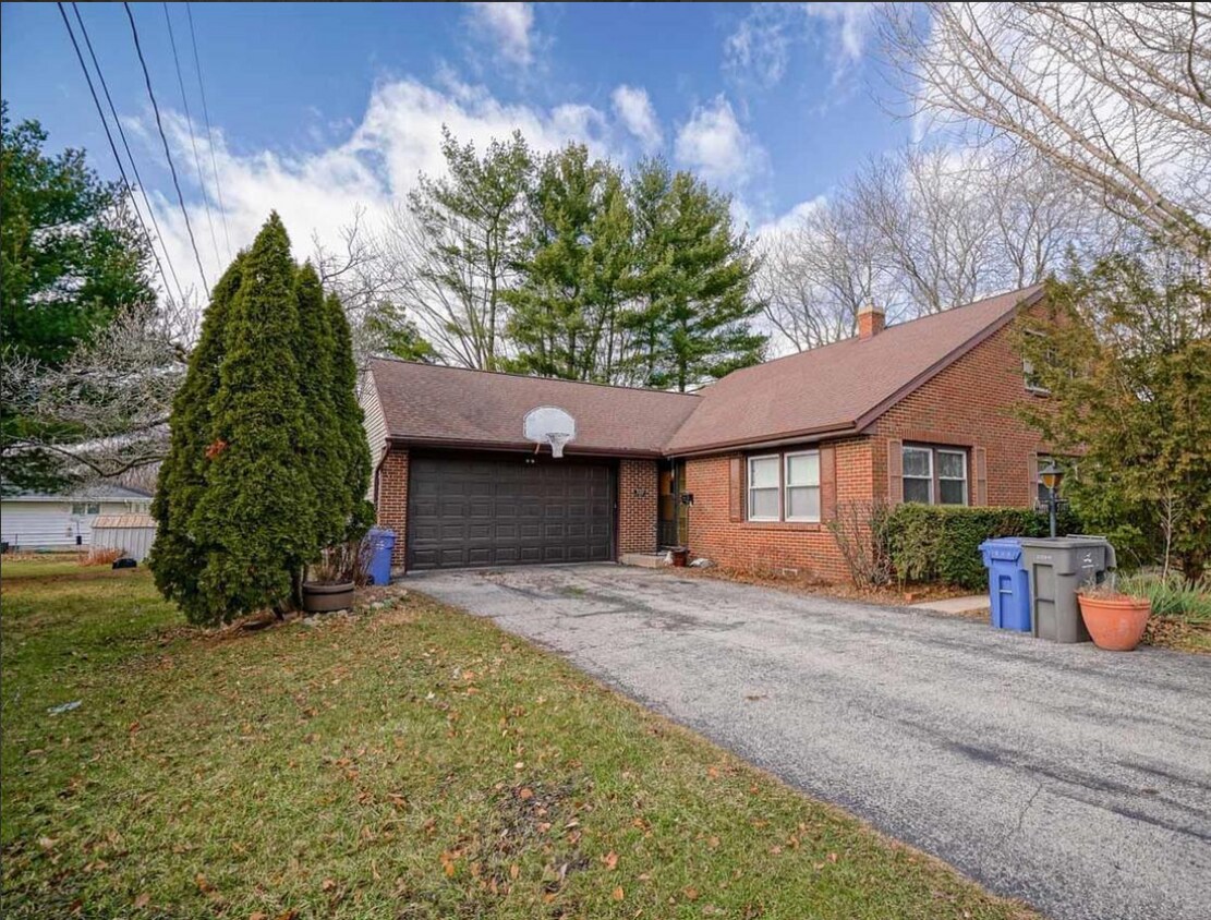 5109 Wallace Ave, Monona, WI 53716 Townhome Rentals in Monona WI