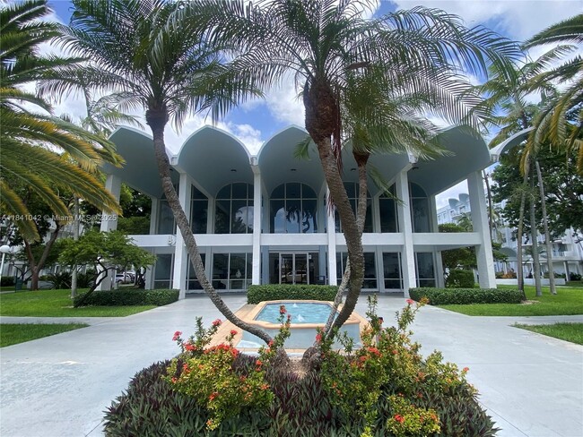 Foto del edificio - 488 NW 165th St