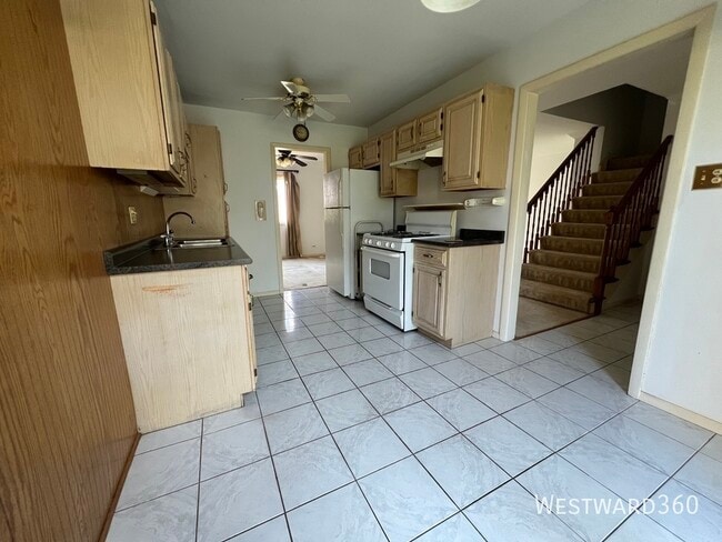 Building Photo - 1185 Leicester Ct