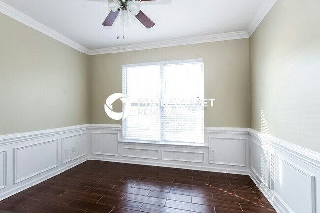 Building Photo - 3 Bedroom Pet-Friendly Home in Charlotte, NC with Main Street Renewal