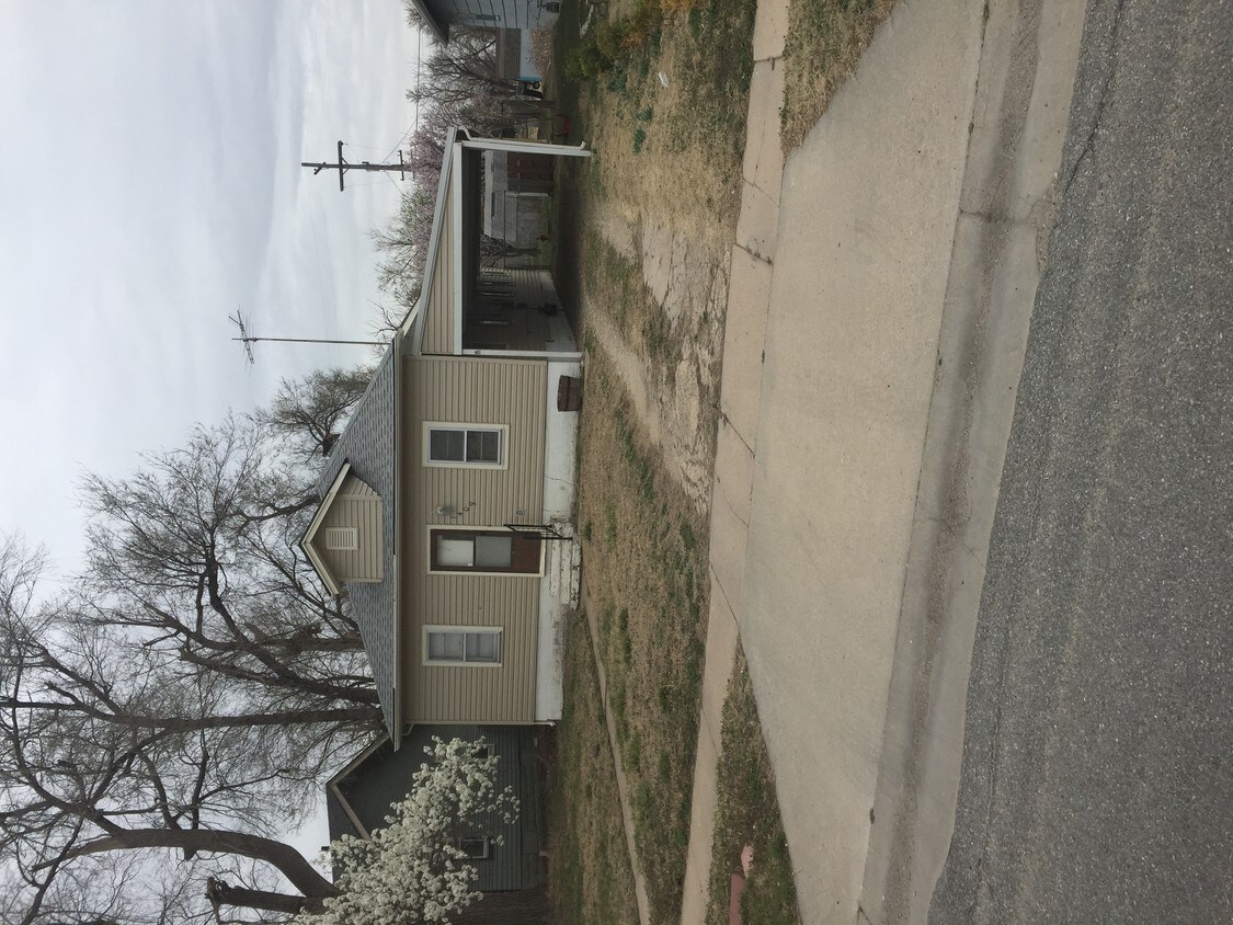 1409 Carey Blvd, Hutchinson, KS 67501 House Rental in Hutchinson, KS