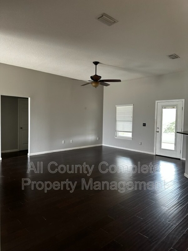 Building Photo - 3221 Deer Creek Dr