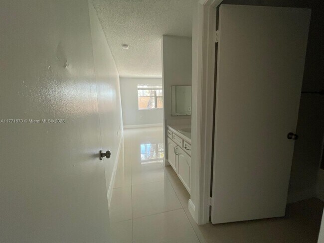 Foto del edificio - 2201 SW 80th Ter