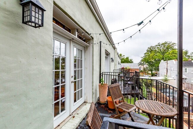Building Photo - Perfect Petworth Two-Bedroom- All Utilitie...