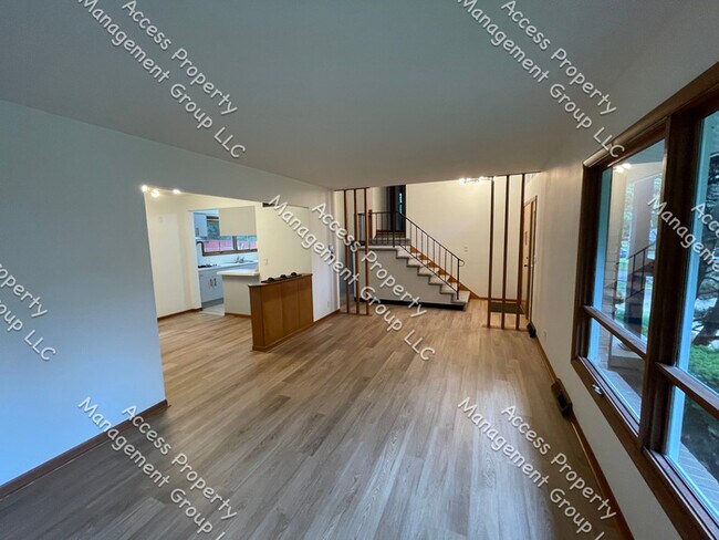 Foto del edificio - Upper Northwest Side 3 Bedroom Home