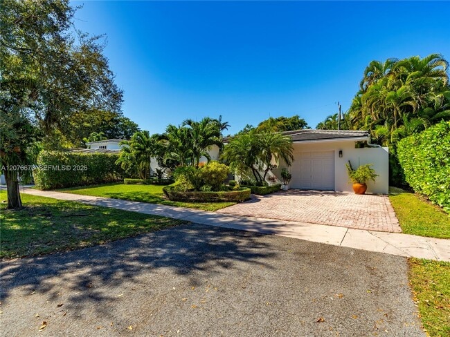 Building Photo - 5510 San Vicente St