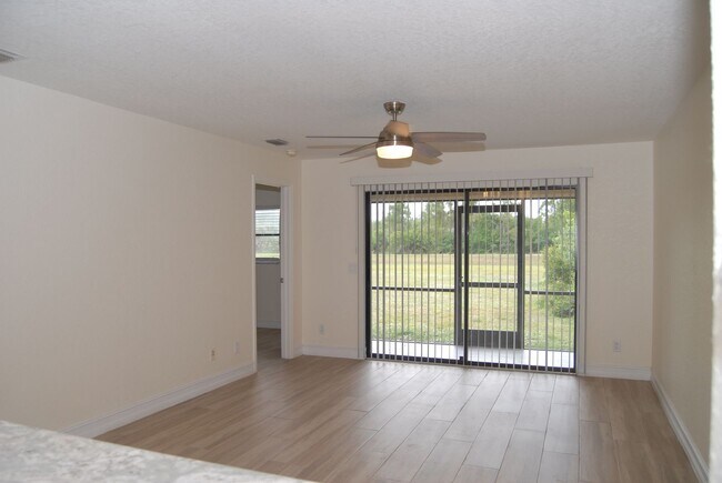Foto del edificio - 26305 Explorer Rd