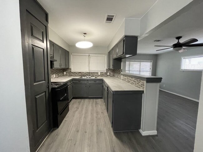 Foto del edificio - 4219 Dacca Dr