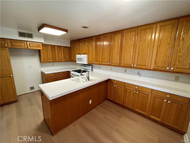 Foto del edificio - 15794 Midwood Dr