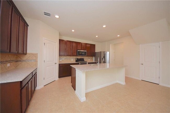 Building Photo - 2925 Harvester Ln