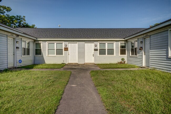 Building Photo - 1324 Maple St