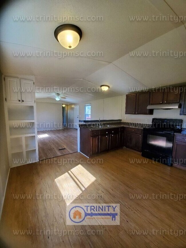 Foto del edificio - HUGE LOT! Pets welcome! 3 Bed rooms!