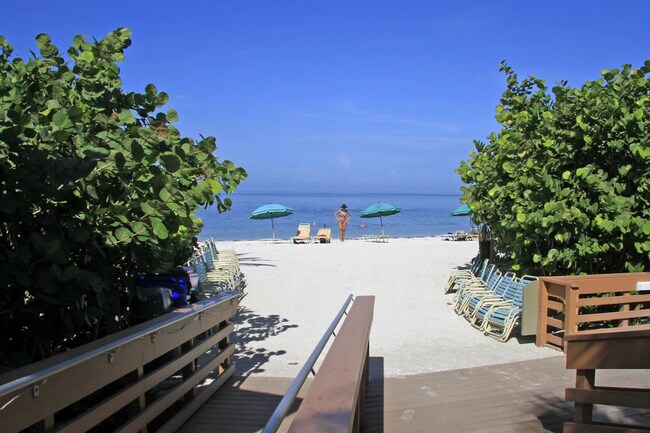 Building Photo - ** BEAUTIFUL UPDATED FURNISHED 2/2 CONDO I...