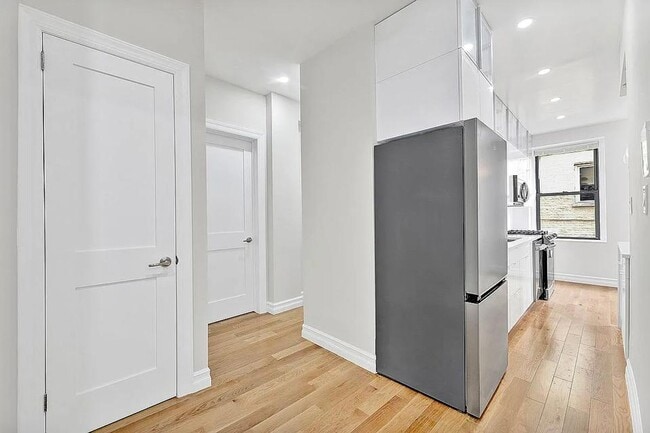 Foto del edificio - 7101 Shore Rd