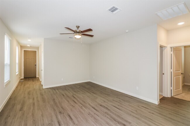 Foto del edificio - 2315 Foster Hl Rd