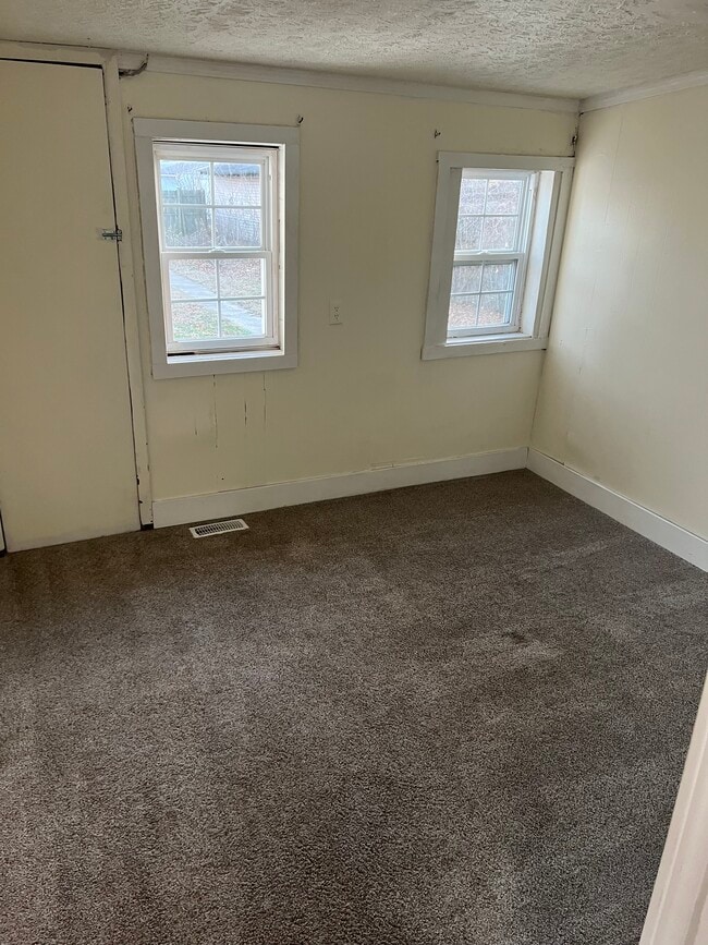 Building Photo - 1624 Mayo Ave