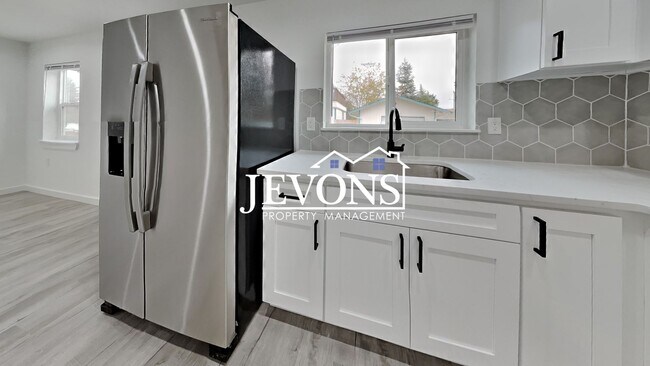 Building Photo - 6114 N 49th St