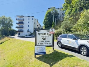 Building Photo - 951 Cedar St