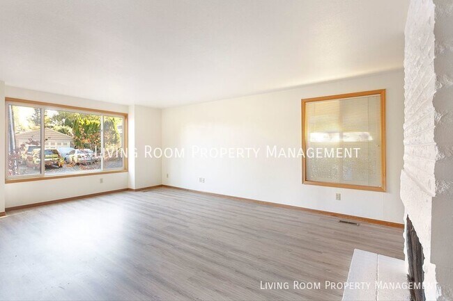 Building Photo - 3BR Charmer with Detached 2-Car Garage