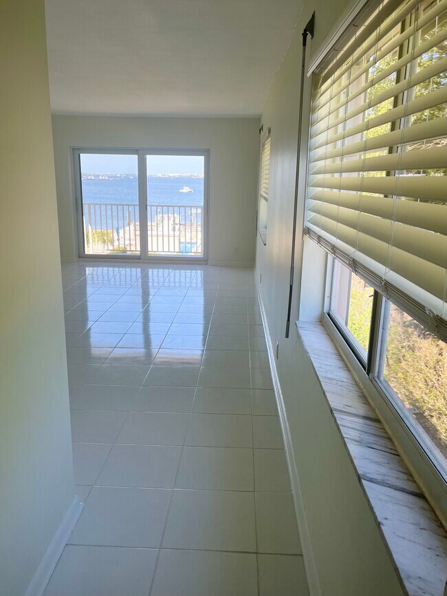 Foto del edificio - 311 E Ocean Ave