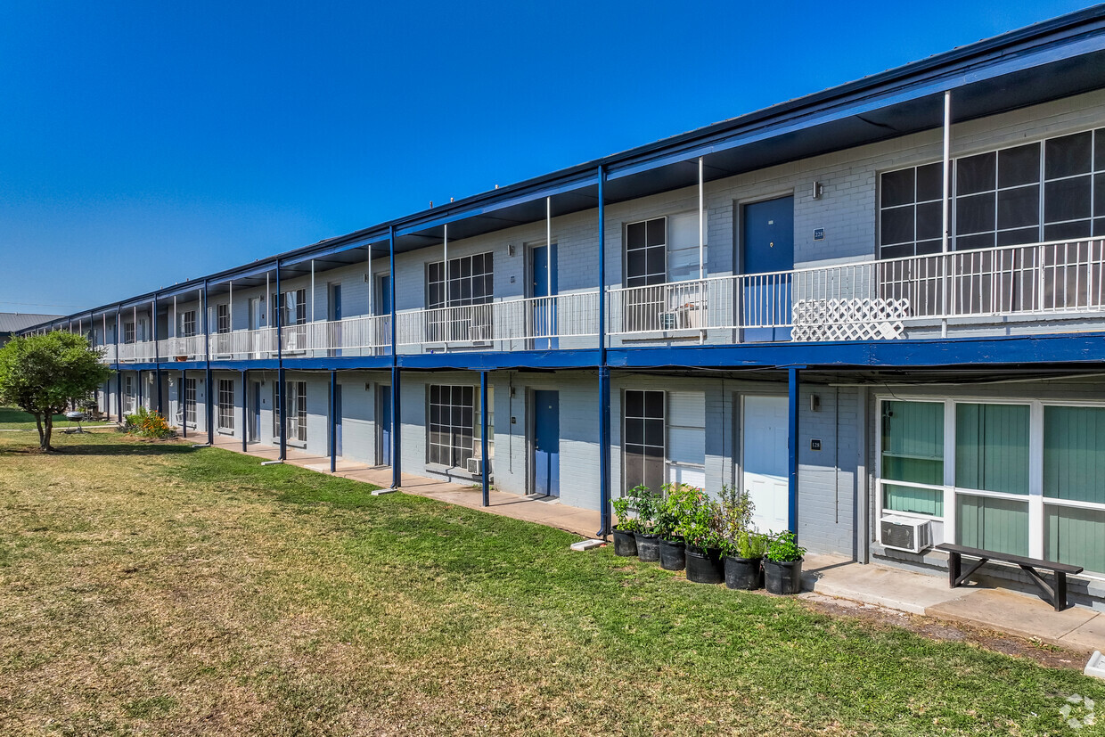 Primary Photo - Oak Creek Apartments