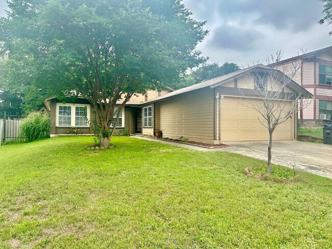 Foto del edificio - Great Location ~ 3/2 Single Story w/ tons ...