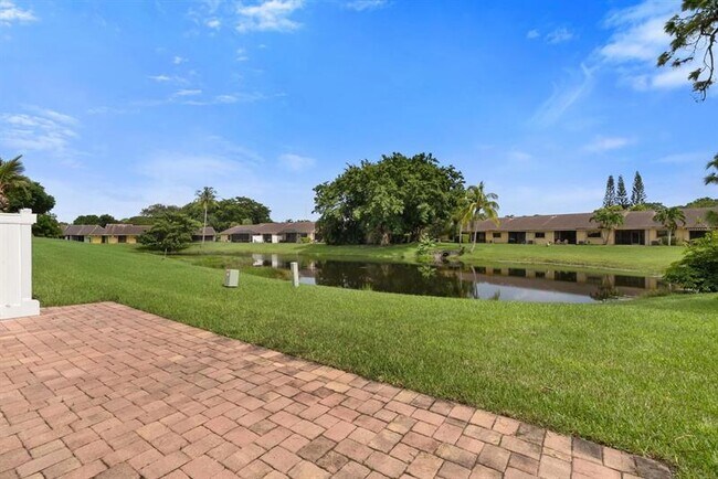 Foto del edificio - 6734 Bridlewood Ct